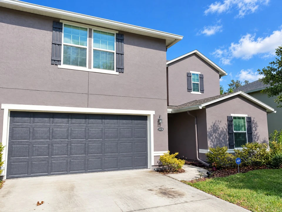 Stucco exterior after crack repair and repaint, Mandarin, Jacksonville FL 32223