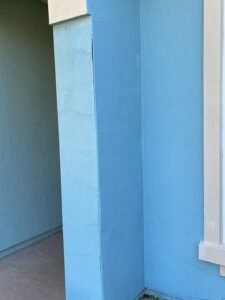 Recurring exterior stucco crack on Jacksonville Florida home after previous repair